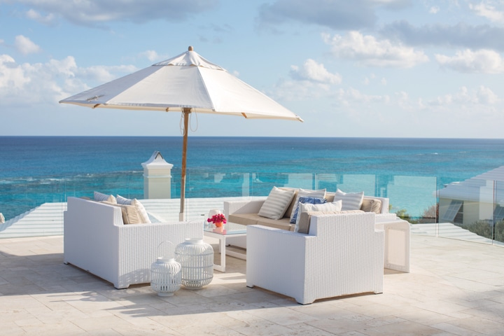 An outdoor dining area overlooking the ocean.